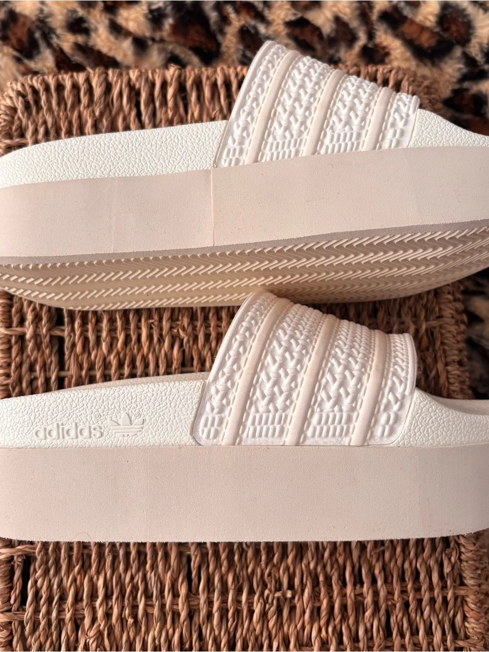 adidas Adilette Bonega Women's Cream Textured Slide Sandals Sz7